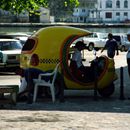 (2001-05) Kuba 03010 - Havanna - Rueckleuchten vom Corsa - Motor-Rikscha am Plaza de Armas