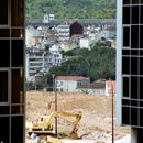 (2001-07) Lissabon 0116 - Im Hintergrund das Aqueduto das Águas Livres in Campolide