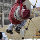 (2005-04) Spielplatz 2027