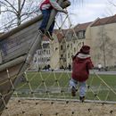 (2005-04) Spielplatz 2036