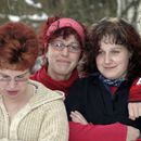 (2006-03) Hof 659 Ziel - Foto mit drei Schwestern