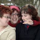 (2006-03) Hof 661 Ziel - Foto mit drei Schwestern