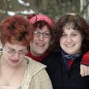 (2006-03) Hof 662 Ziel - Foto mit drei Schwestern