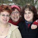 (2006-03) Hof 663 Ziel - Foto mit drei Schwestern