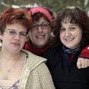 (2006-03) Hof 664 Ziel - Foto mit drei Schwestern
