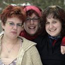 (2006-03) Hof 665 Ziel - Foto mit drei Schwestern