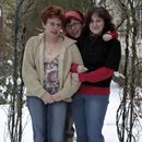 (2006-03) Hof 668 Ziel - Foto mit drei Schwestern