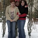 (2006-03) Hof 669 Ziel - Foto mit drei Schwestern