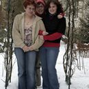 (2006-03) Hof 670 Ziel - Foto mit drei Schwestern