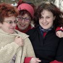 (2006-03) Hof 675 Ziel - Foto mit drei Schwestern