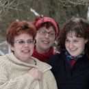 (2006-03) Hof 676 Ziel - Foto mit drei Schwestern