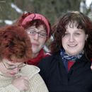 (2006-03) Hof 678 Ziel - Foto mit drei Schwestern