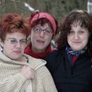 (2006-03) Hof 680 Ziel - Foto mit drei Schwestern