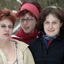 (2006-03) Hof 686 Ziel - Foto mit drei Schwestern