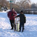 (2009-01) 976 Rodeln mit Brit und Silke im Agra-Park