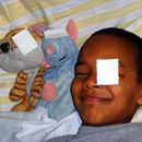 (2010-01) 0492 Pierre im Krankenhaus mit Loch im Auge