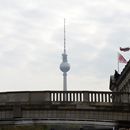 (2014-04) Berlin HF 158 - Monbijoubruecke und Fernsehturm