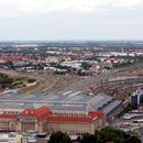 (2016-08-20) HK 7465 - Blick vom Panorama-Tower zum Bahnhof