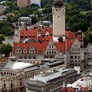 (2016-08-20) HK 7469 - Blick vom Panorama-Tower zum neuen Rathaus