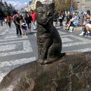 (2018-09) Prag XH (037) - Katzen aus Bronze