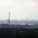 (2024-05-25) - 3924 - Grunewald - Teufelsberg mit Abhörstation; Messegeände mit Funkturm (West) und Fernsehturm (Ost)