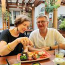 (2024-07-21) Schnappschüsse 185114-1 - mit Cornelia und Georg im Ikigai