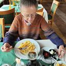 (2025-03-29) - 049 - leckere Pommes im Café Grießbach
