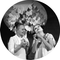 Meike Kreim und Anne Swoboda mit ihren "Grimmschwestern" im Sterntaler